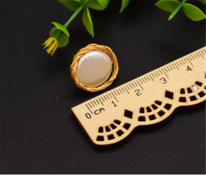 Boucles d'oreilles clous en perles baroques naturelles